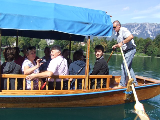 Pletna hajó a Bledi-tavon